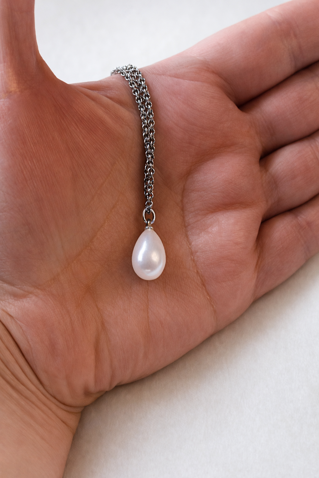 NASZYJNIK ARIEL – SREBRNY ŁAŃCUSZEK Z PERŁĄ